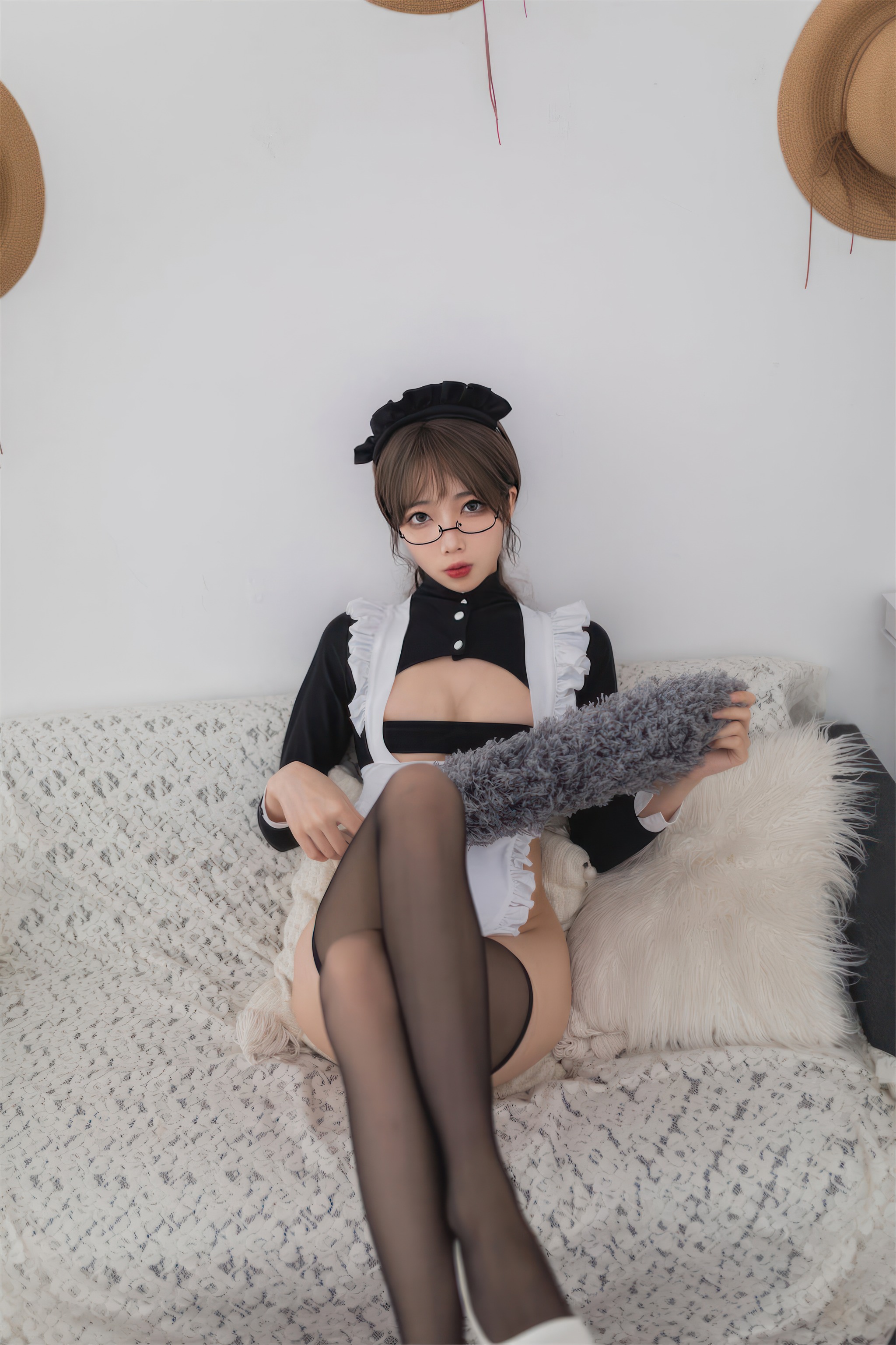 杏仁曲奇 - NO.010  眼镜娘高叉女仆[35P]-XikXak